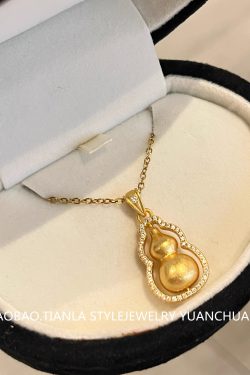 Ancient-Style Sand Gold Gourd Necklace for Women, High-End Light Luxury Pendant, Niche Design Clavicle Chain Gift