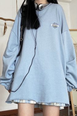 Autumn Fleece Sweatshirt with Daisy Embroidery, Round Neck, Loose Fit, Versatile BF Trend, Streetwear Style