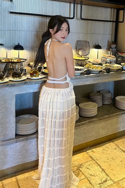 Backless Halter Camisole & Pleated Long Skirt Set - Vacation Beach Style Niche Design
