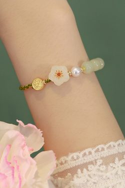 Begonia Flower Bracelet for Girls - Lightweight Luxury Design, Trendy 2024 High-End Wrist Strap, Exquisite Hand Accessory
