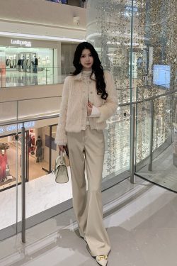 Beige Eco-Friendly Fur Short Coat for Women, Elegant Chanel Style, High-End Quality, New Winter Collection, Sophisticated Outerwear