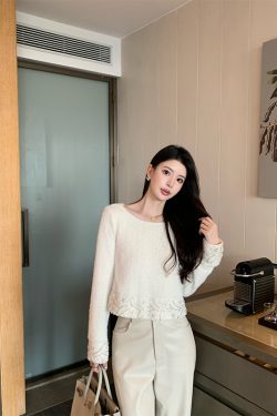 Beige Knitted Off-Shoulder Shirt for Women, Elegant Fitted Top, Spring 2023 Fashion, Casual Chic Style
