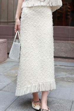Beige Round Neck Sleeveless Wind Vest for Women, Fashionable Small Fragrance Top, Versatile Layering Piece, Y2K Style