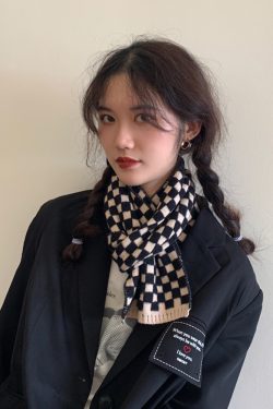 Black and White Checkered Korean-Style Short Scarf for Women, Knitted Warm Neck Warmer for Autumn and Winter, Cute Student Accessory