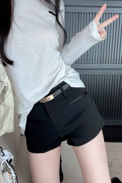 Black Bodycon High-Waisted Shorts for Women, Slimming Hot Pants with Belt, Early Autumn Style, Chic Fashion