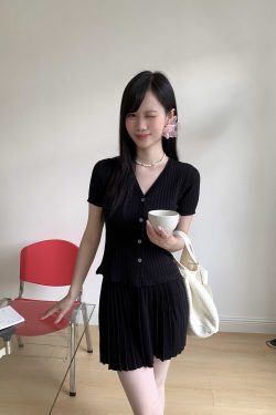 Black Ultra-Slim Knit Top & High-Waisted Pleated Skirt Set - Simple Spring/Summer Fashion, Y2K Style, Perfect for Casual Outings