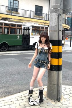 Blue Mood High-End Neck-Hanging Ripped Denim Jumpsuit for Women - Summer Slimming Hot Girl Short Overall