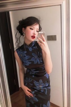 Blue Printed Stretchy Thin Velvet Pleated Sleeveless High-Neck Qipao Dress - Fashionable Chinese Style for Modern Elegance