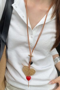 Bohemian Ethnic Heart Hollow Pendant Necklace for Women, Long Clavicle Chain, Versatile Niche Design Accessory