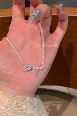 Bowknot Necklace for Girls - Light Luxury Collarbone Chain, High-End Niche Design, Summer Fashion Accessory 2024