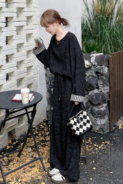 Chic Black Sweatshirt and Wide-Leg Pants Two-Piece Set, Elegant Spring 2025 Fashion, Trendy Outfit for Autumn 2025