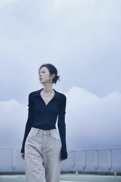 Chic Black V-Neck Knitted Sweater for Early Autumn - Stylish Zhou Yutong Inspired Design, Perfect for 90s and Y2K Fashion Lovers