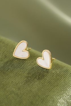 Chic Heart-Shaped Mother-of-Pearl Clip-On Earrings for Women in Klein Blue, Trendy and Simple, 2025 Fashion Must-Have