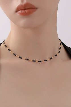 Chic High-End Black Obsidian Collarbone Pendant Necklace - Modern Minimalist Design for Elegant Style