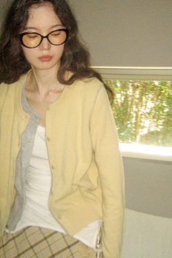 Chic Intellectual Fake Two-Piece Pure Wool Knitted Cardigan Top for a 90s Inspired Look