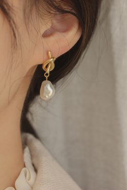 Chic Pearl Drop Earrings - Niche Design, Elegant Statement Jewelry for Any Occasion