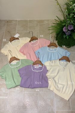 Chic Slim-Fit Short Knitted Sweater for Women - Stylish Age-Reducing Top in High-Quality Knit, Perfect for Y2K and Casual Looks
