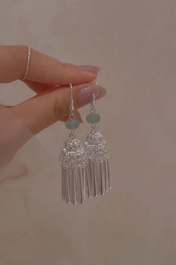 Chinese-Style Ethnic Miao Tassel Earrings for Women - Niche High-End Light Luxury Fashion Accessories for Travel and Photography