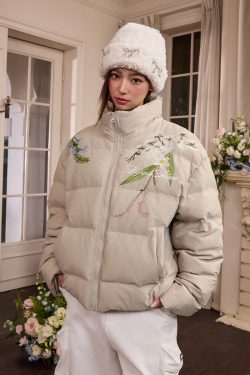 Chinese-Style Floral Embroidered Collar Warm Graphene Cotton Coat, Classic Design for Fall and Winter Fashion