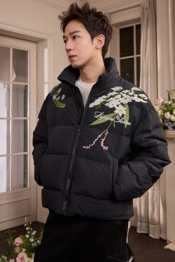 Chinese-Style Floral Embroidered Collar Warm Graphene Cotton Coat, Classic Design for Fall and Winter Fashion