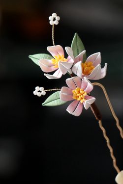 Chinese-Style Floral Winding Hairpin, U-Shaped Hanfu Accessory for Qipao, Daily Updo, Vintage Pink Hair Ornament