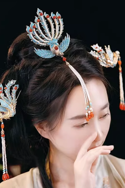 Chinese-Style Phoenix Hairpin, High-End Xiuhua Headpiece for Weddings, Step-Shake Bun Hair Accessory, Ancient Hanfu Design