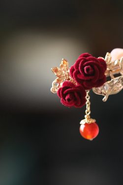 Chinese-Style Red Rose Hairpin for Women - High-End Ancient Design Small Hair Clip for Updos, Decorative Side Clip
