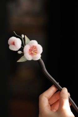 Chinese-Style Velvet Flower Hairpin in Powder Pink for Girls - Ancient Hanfu Updo Accessory, Black Sandalwood Detail, Autumn Winter Fashion