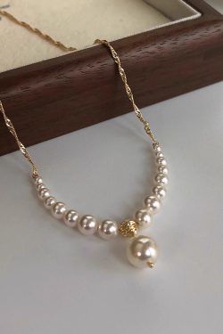 Classy French Pearl Necklace for Women - Light Luxury Niche Design Neck Chain