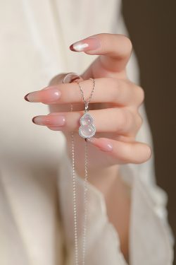 Classy Pure Silver Chalcedony Gourd Necklace for Women, Blue and White Porcelain Natural Jade Collarbone Chain, Trendy Accessory