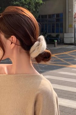 Coffee-Colored Knitted Hair Tie for Women - Soft Elastic Bun Hair Band, High-End Yarn Design for Autumn & Winter Style