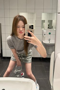 College Style Sequin Skirt Two-Piece Set - Elegant Knitted Top & Skirt for a Youthful Look - Trendy 2025 Fashion