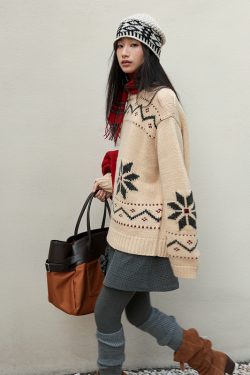 Color Block 3D Round Neck Pullover Knit Sweater with Snowflake Design - Winter Fashion Essential