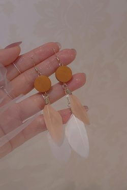 Color-Blocked Feather Earrings - Super Sweet Long Wooden Vacation Style Ear Clips for Unique Personality and Niche Design