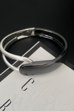 Cool-Toned Minimalist Alloy Bracelet for Women - Versatile Jewelry Accessory, Perfect for Performances and Everyday Wear