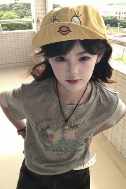 Cropped Gray Cotton Short Sleeve Tee for Women, Slim Fit Summer Top, Flattering Petite Style, Sweet and Spicy Design