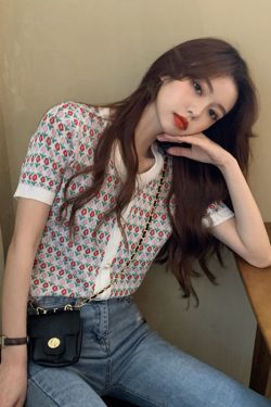 Cropped Ice Silk Knitted Short-Sleeve T-Shirt for Women, Unique Summer Top in Hot Girl Style, Trendy 2025 Fashion