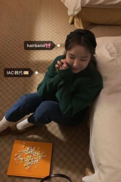 Cute Korean Style Black Bow Headband for Girls – Sweet and Quirky Baby-Chan Design