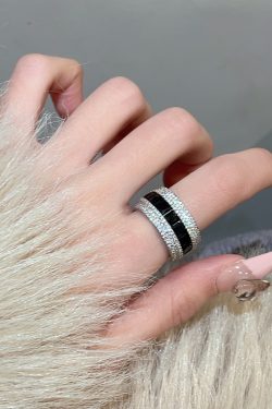 Diamond-Studded Wide Ring for Women - Luxurious Personalized Square Sugar Ring - High-End Fashion Jewelry 2024