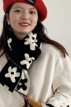 Double-Sided Small Flower Knitted Wool Scarf for Women - Black and White Faux Cashmere Neck Warmer, Korean Style for Autumn and Winter
