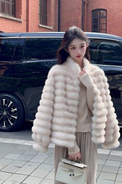 Eco-Friendly Winter Mink Fur Short Coat for Women, Suede Lining, Luxurious Warmth, Chic Style, Perfect for Cold Weather