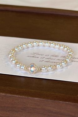 Elegant Baroque Pearl Bracelet for Women - High-End Four-Leaf Clover Design, Classy French Style Jewelry Accessory