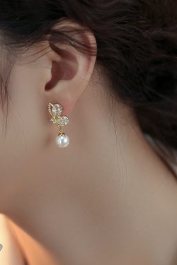 Elegant Butterfly Pearl Earrings for Women - Unique Niche Design, Stylish 2023 Accessories for Autumn and Winter Fashion
