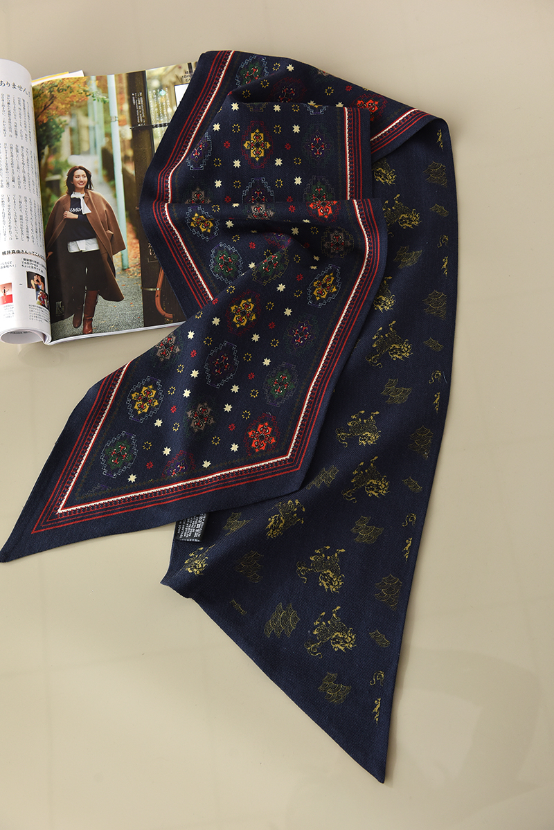 Elegant Camellia Silk Wool Jacquard Long Scarf for Women, Fashionable Commuting Accessory, Perfect for French Style and Everyday Wear