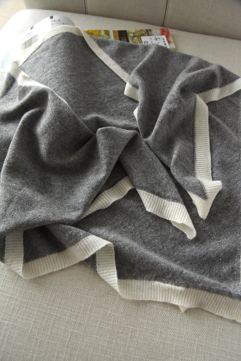 Elegant Cashmere Shawl - Triangular Scarf for Versatile Styling, Perfect for Air Conditioning, Warm and Cozy Accessory