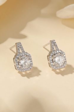 Elegant Diamond-Studded Square Earrings for Women - Classy High-End Studs, Exquisite Fashion Accessories