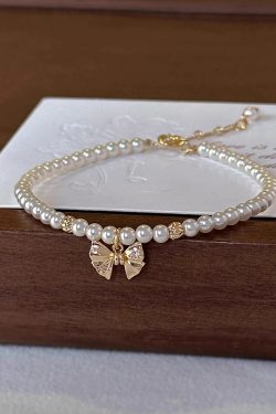 Elegant French Bow Pearl Bracelet - Classy High-End Accessory with Designer Touch for Chic Style