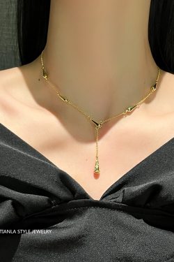 Elegant Gold Water Drop Necklace for Women - 2025 Light Luxury Design, High-End Collarbone Chain, Socialite Style Jewelry