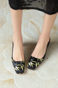 Elegant High-End Qipao Shoes with Thick Heels for Wedding Banquets - Comfortable Fit for Wide Feet, Perfect for Traditional Outfits
