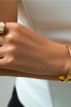 Elegant Imitation Pearl Pendant Tassel Bracelet - Retro Smooth Open Bangle for Women, European American Style, Cold City Fashion